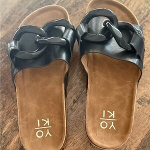 NWOT-NEVER WORN Yoki Black Sandals with Chain Accent